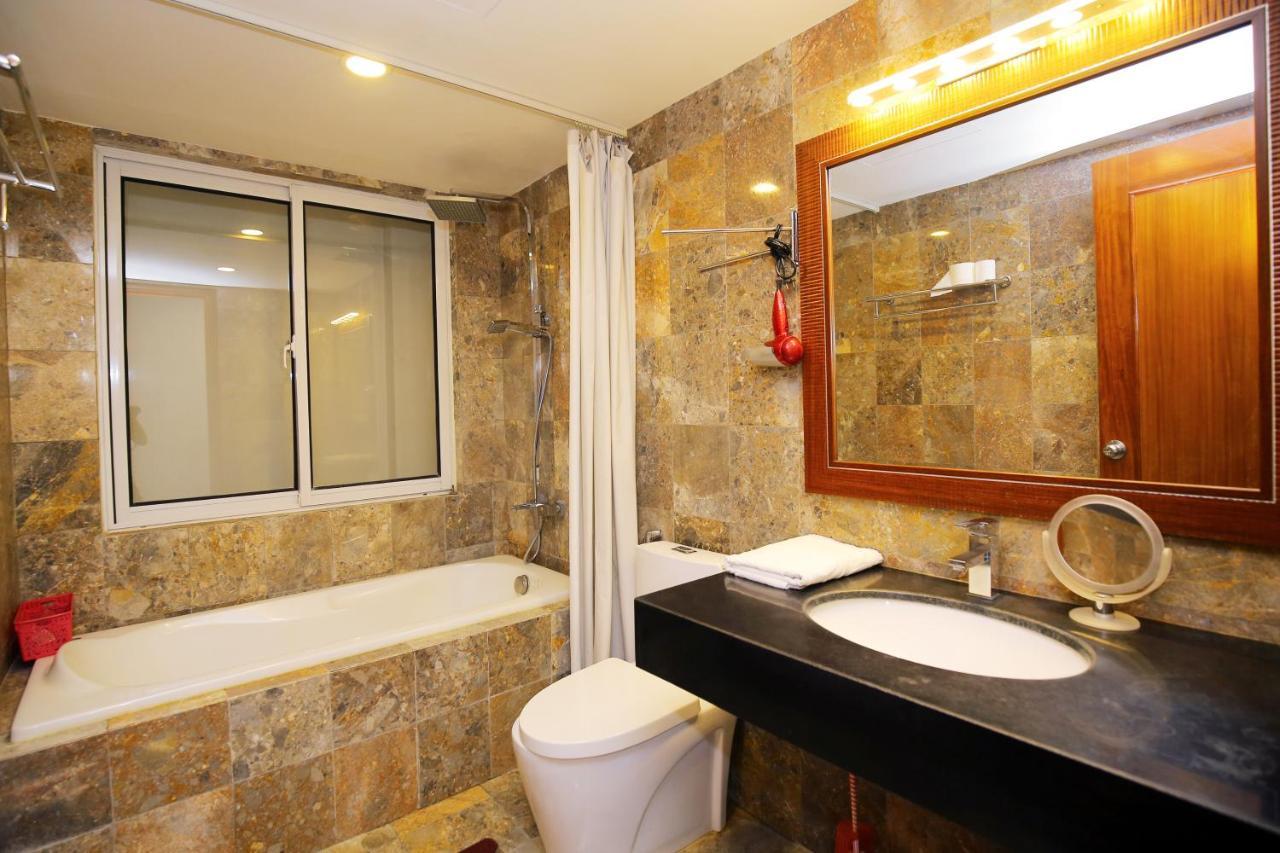 Investland In Truc Bach & Serviced Apartment Hanoi Esterno foto